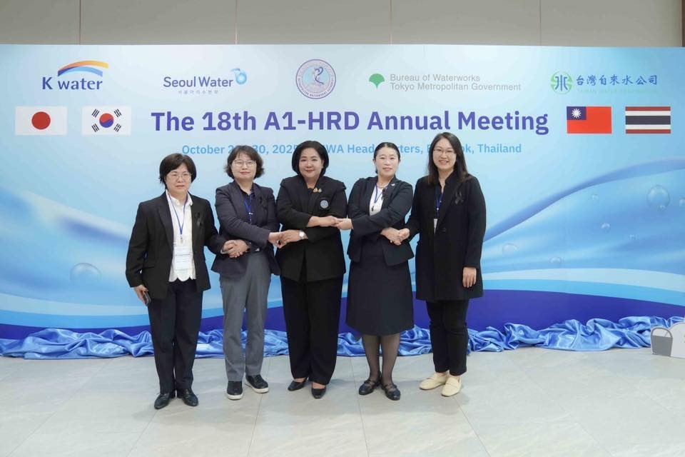 会議の模様を写した写真です。